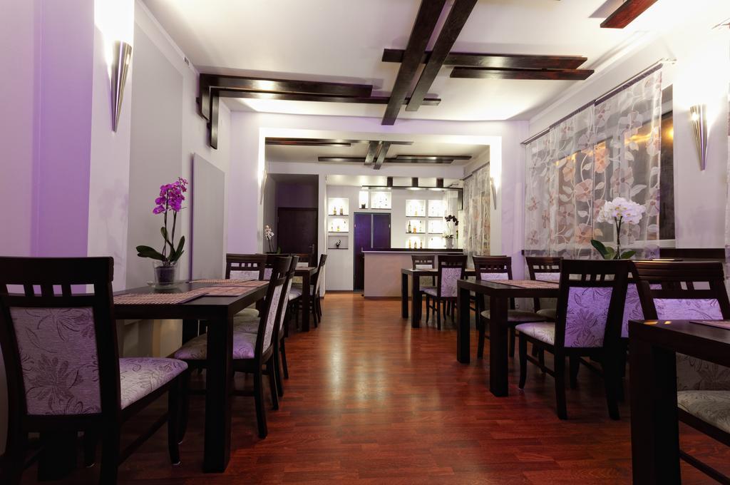 Hotel-24 Plock Bagian luar foto