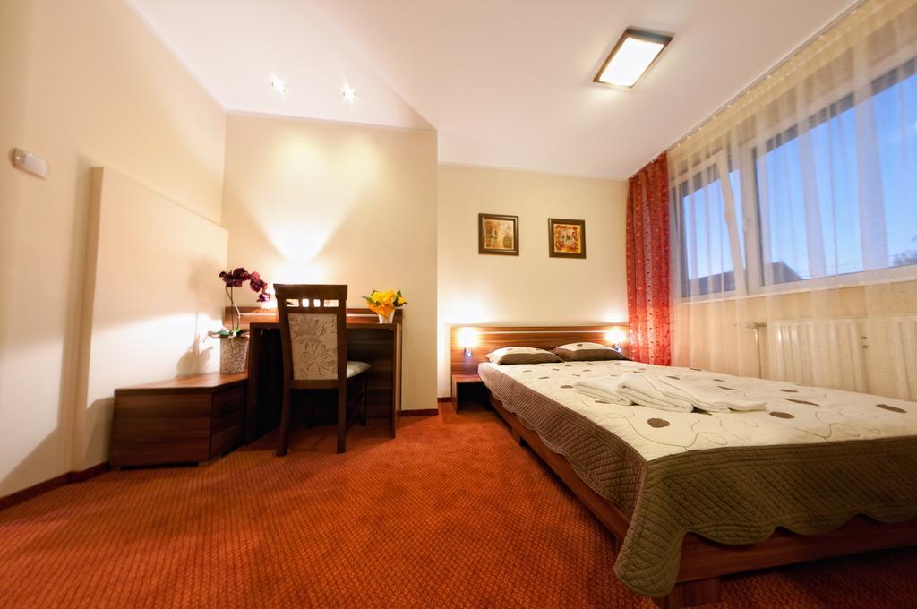 Hotel-24 Plock Bagian luar foto