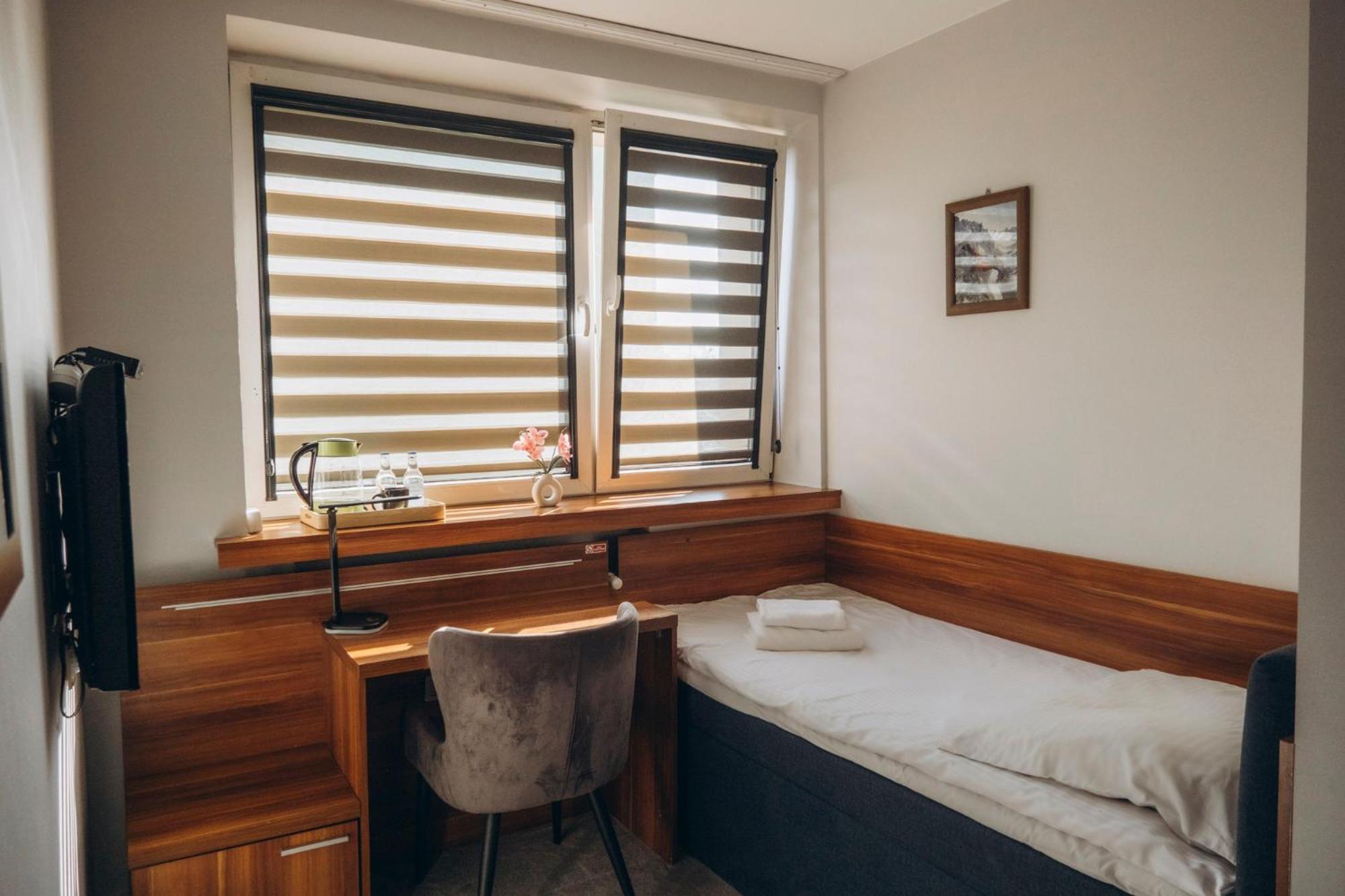 Hotel-24 Plock Bagian luar foto