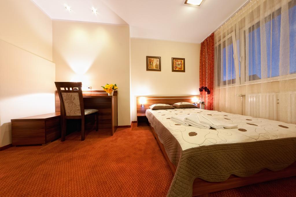 Hotel-24 Plock Bagian luar foto