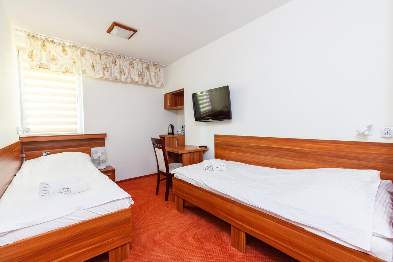 Hotel-24 Plock Bagian luar foto