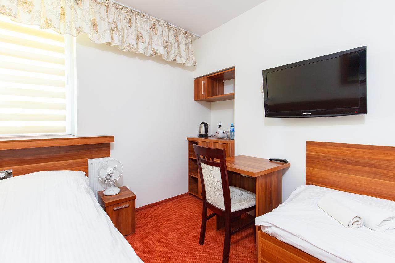 Hotel-24 Plock Bagian luar foto