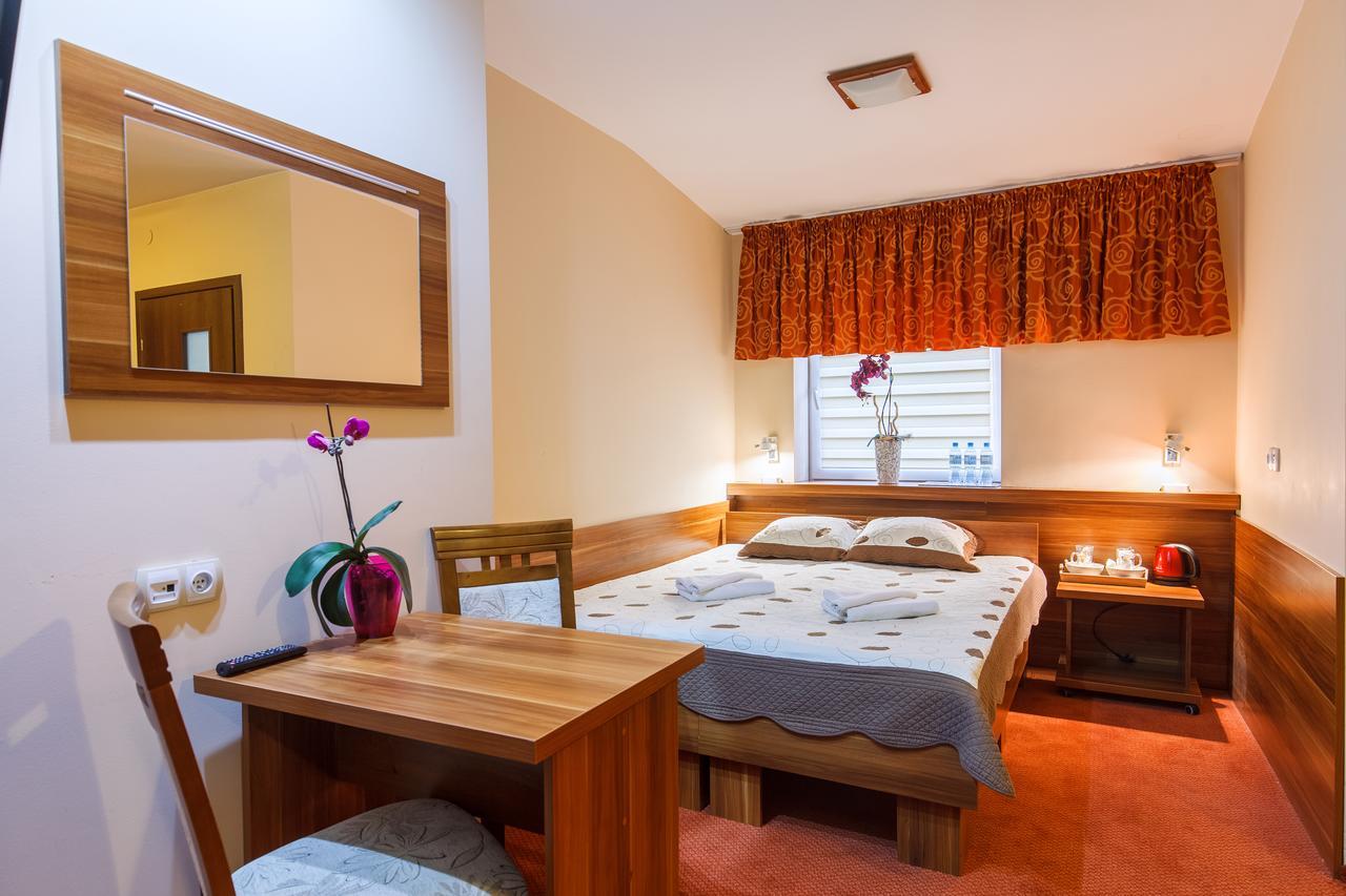 Hotel-24 Plock Bagian luar foto