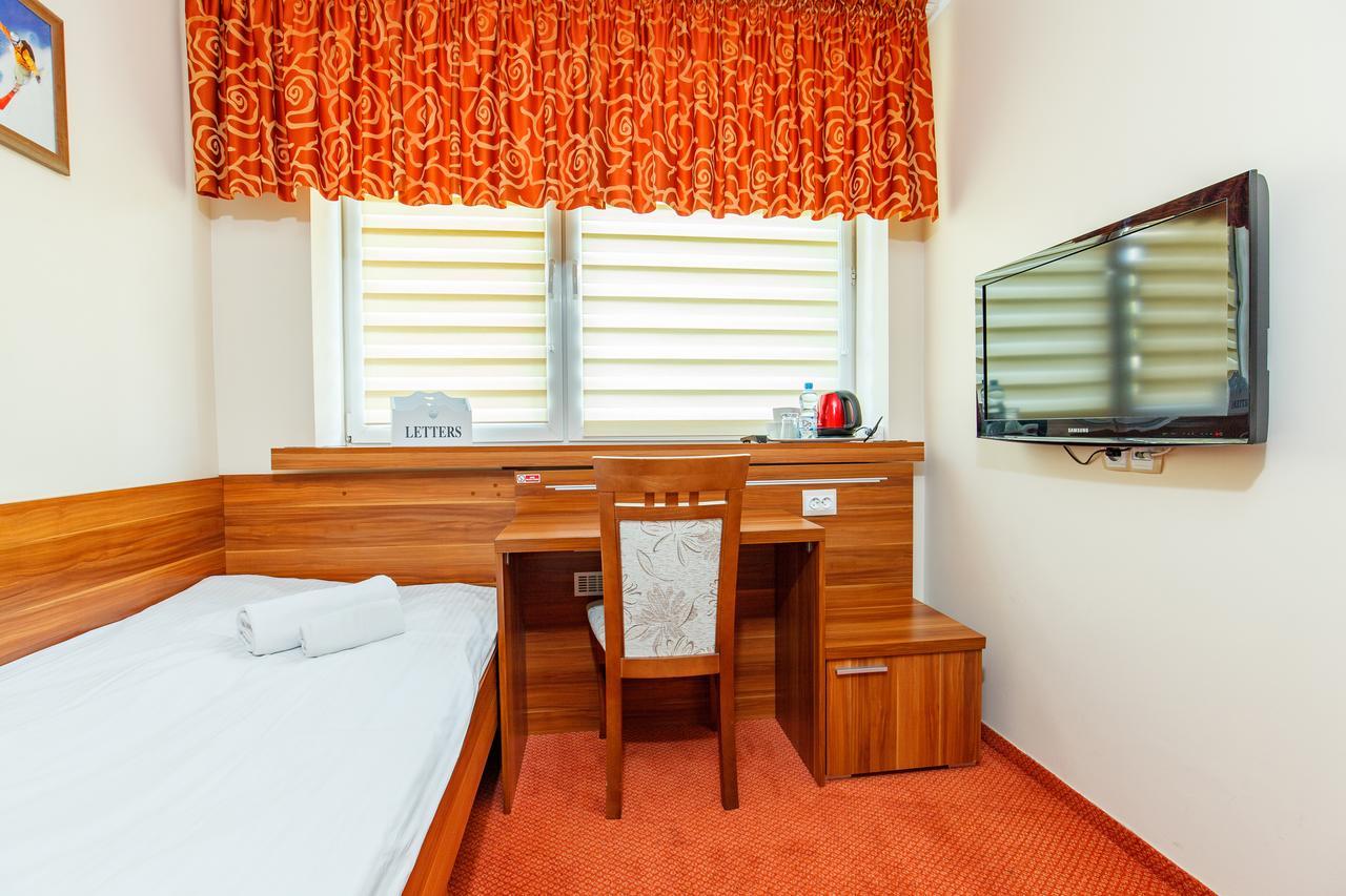 Hotel-24 Plock Bagian luar foto