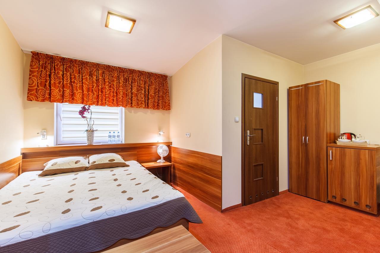 Hotel-24 Plock Bagian luar foto